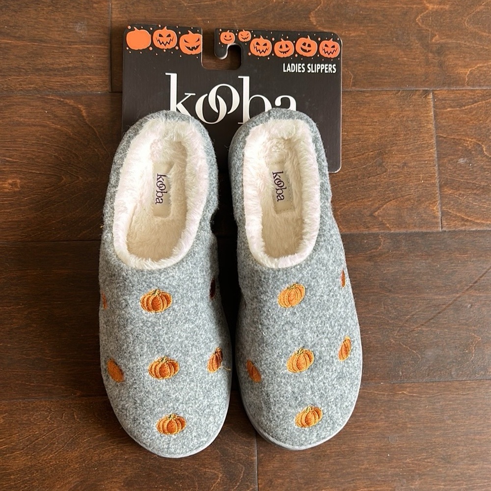 Kooba Ghost Adult Gray Faux Fur Ladies Slippers Fall Pumpkins